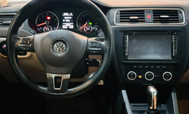 VW - VolksWagen JETTA Comfortline 2.0 T.Flex 8V 4p Tipt. 2013 Flex-7