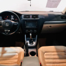 VW - VolksWagen JETTA Comfortline 2.0 T.Flex 8V 4p Tipt. 2013 Flex-6