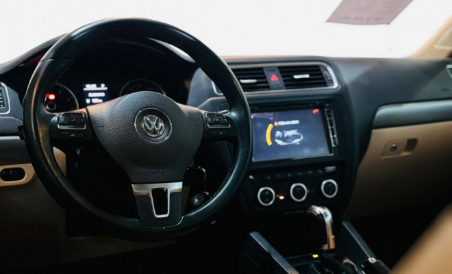 VW - VolksWagen JETTA Comfortline 2.0 T.Flex 8V 4p Tipt. 2013 Flex-8