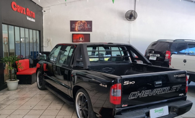 GM - Chevrolet S10 Pick-Up Exec. 2.8 4x4 CD TB Int.Dies 2005 Diesel-2