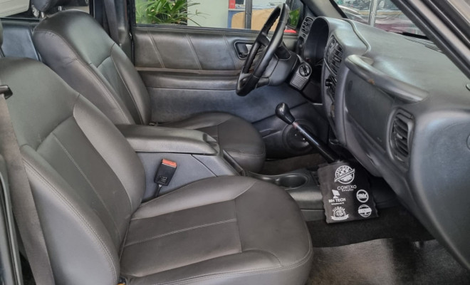 GM - Chevrolet S10 Pick-Up Exec. 2.8 4x4 CD TB Int.Dies 2005 Diesel-7