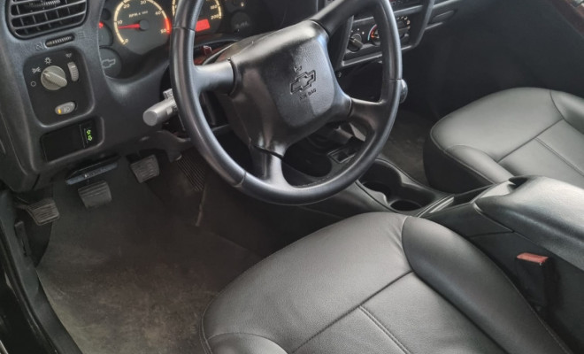 GM - Chevrolet S10 Pick-Up Exec. 2.8 4x4 CD TB Int.Dies 2005 Diesel-5