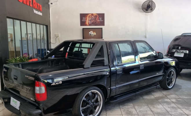 GM - Chevrolet S10 Pick-Up Exec. 2.8 4x4 CD TB Int.Dies 2005 Diesel-3