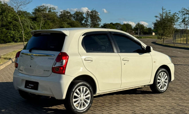 Toyota ETIOS XLS 1.5 Flex 16V 5p Mec. 2013 Flex-4