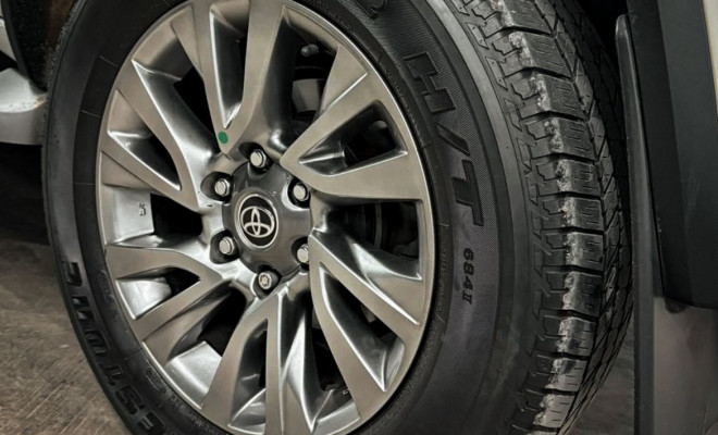 Toyota Hilux SW4 SRX 4x4 2.8 TDI-5