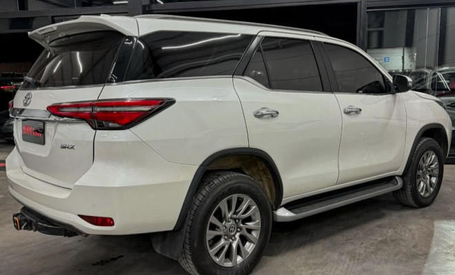 Toyota Hilux SW4 SRX 4x4 2.8 TDI-2