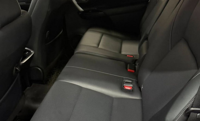 Toyota Hilux SW4 SRX 4x4 2.8 TDI-6