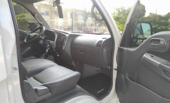KIA BONGO K-2500 2.5 4x4 TB-6