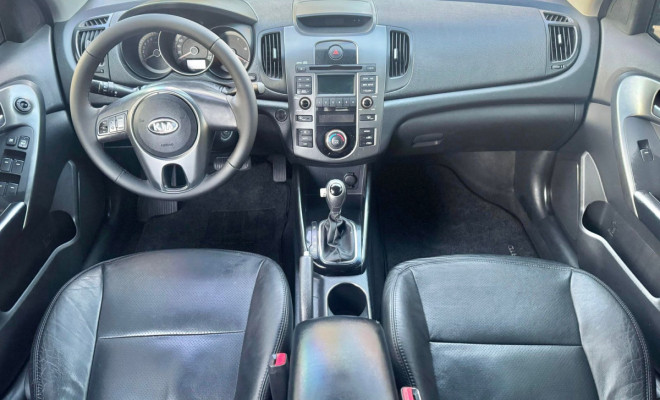 Kia Motors Cerato 1.6 16V Aut. 2011 Gasolina-6
