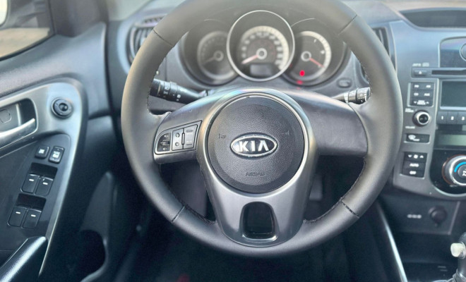 Kia Motors Cerato 1.6 16V Aut. 2011 Gasolina-9