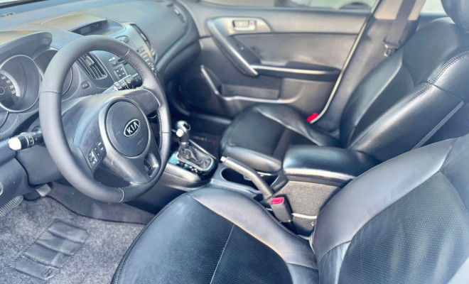Kia Motors Cerato 1.6 16V Aut. 2011 Gasolina-5