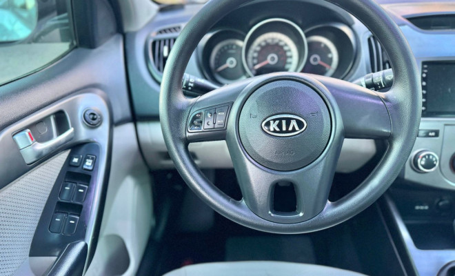 Kia Motors Cerato 1.6 16V Mec. 2011 Gasolina-8
