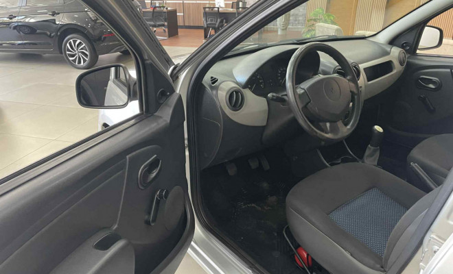 Renault SANDERO Expression Hi-Flex 1.0 16V 5p 2010 Flex-3