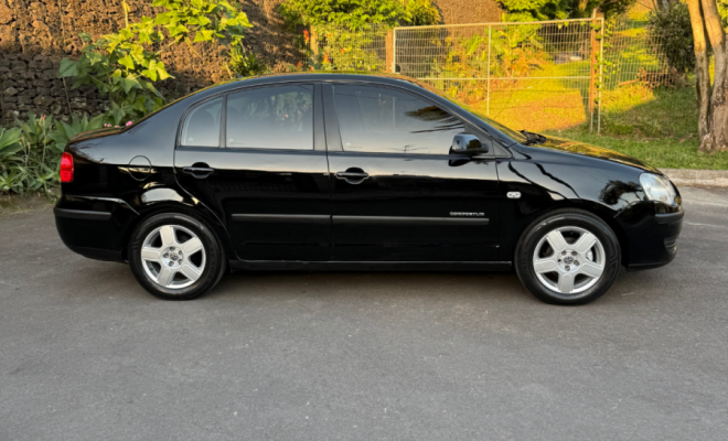 VW - VolksWagen Polo Sedan 1.6 Mi Total Flex 8V 4p 2009 Flex-13