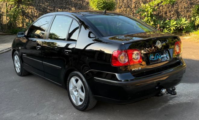 VW - VolksWagen Polo Sedan 1.6 Mi Total Flex 8V 4p 2009 Flex-10