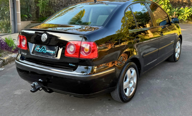 VW - VolksWagen Polo Sedan 1.6 Mi Total Flex 8V 4p 2009 Flex-12