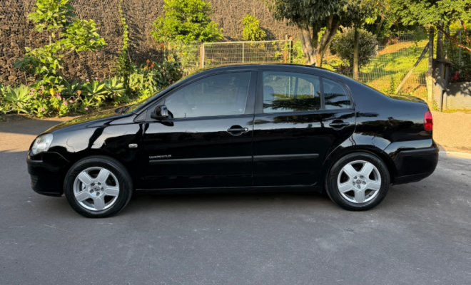 VW - VolksWagen Polo Sedan 1.6 Mi Total Flex 8V 4p 2009 Flex-9
