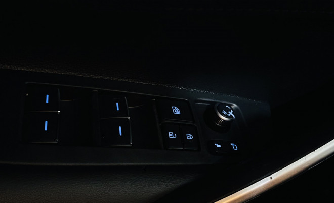 Toyota Corolla XEi 2.0 Blindado RJ Pro 2023 – Segurança e Conforto-9