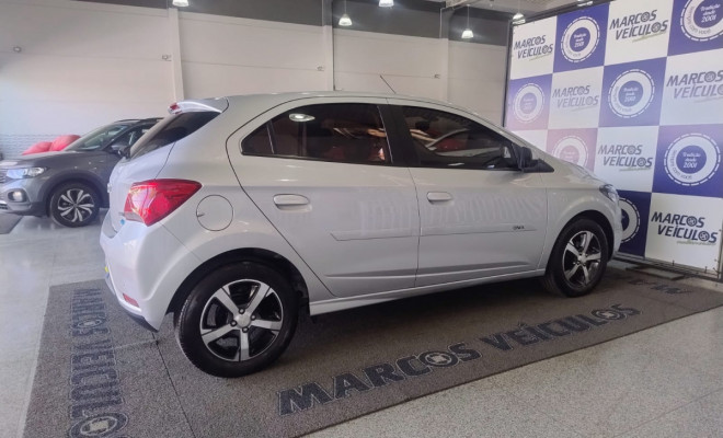GM - Chevrolet ONIX HATCH LTZ 1.4 8V FlexPower 5p Mec. 2018 Flex-4