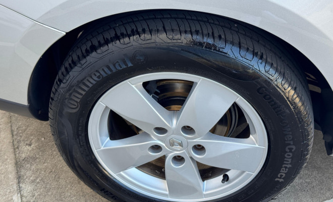 FLUENCE Dynamique 2.0 Aut. 2013 – O sedan sofisticado e completo que oferece conforto e elegância!-8