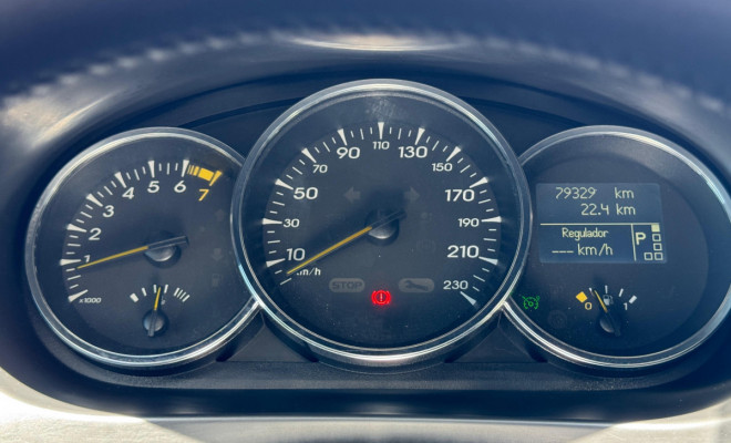 FLUENCE Dynamique 2.0 Aut. 2013 – O sedan sofisticado e completo que oferece conforto e elegância!-3