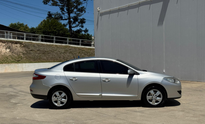 FLUENCE Dynamique 2.0 Aut. 2013 – O sedan sofisticado e completo que oferece conforto e elegância!-14