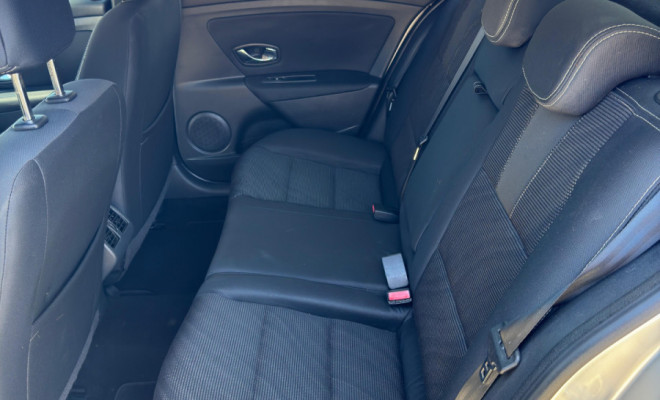 FLUENCE Dynamique 2.0 Aut. 2013 – O sedan sofisticado e completo que oferece conforto e elegância!-7