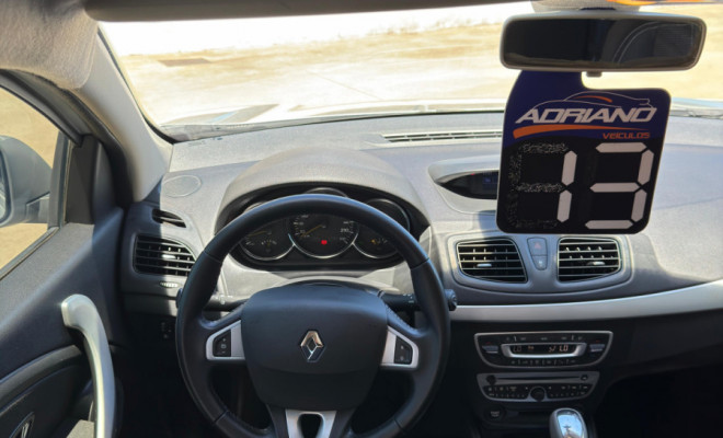 FLUENCE Dynamique 2.0 Aut. 2013 – O sedan sofisticado e completo que oferece conforto e elegância!-4