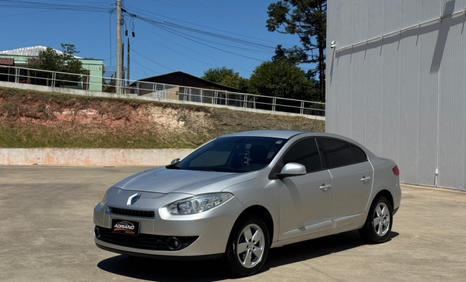 FLUENCE Dynamique 2.0 Aut. 2013 – O sedan sofisticado e completo que oferece conforto e elegância!