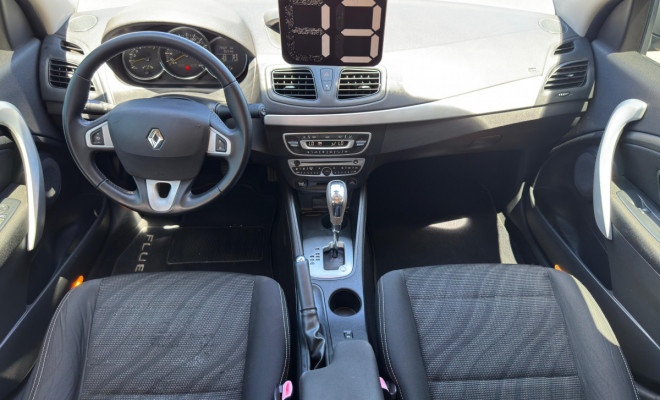 FLUENCE Dynamique 2.0 Aut. 2013 – O sedan sofisticado e completo que oferece conforto e elegância!-10