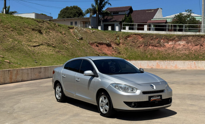 FLUENCE Dynamique 2.0 Aut. 2013 – O sedan sofisticado e completo que oferece conforto e elegância!-11