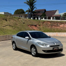 FLUENCE Dynamique 2.0 Aut. 2013 – O sedan sofisticado e completo que oferece conforto e elegância!-11