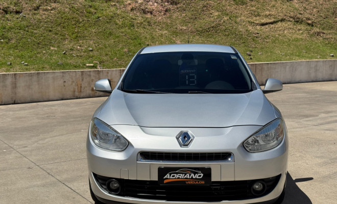FLUENCE Dynamique 2.0 Aut. 2013 – O sedan sofisticado e completo que oferece conforto e elegância!-0