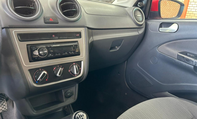 VW - VolksWagen Gol (novo) 1.0 Mi Total Flex 8V 4p 2014 Flex-10