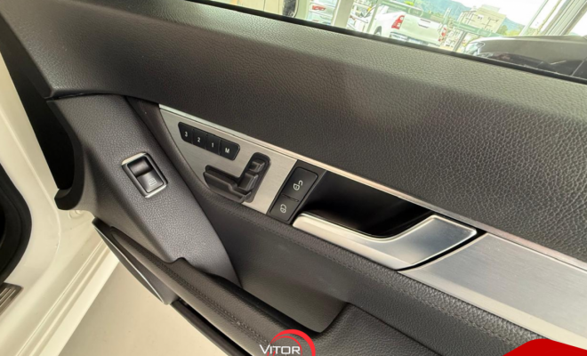 Mercedes-Benz C-250 CGI Sport 1.8 16V Aut. 2012 Gasolina-2