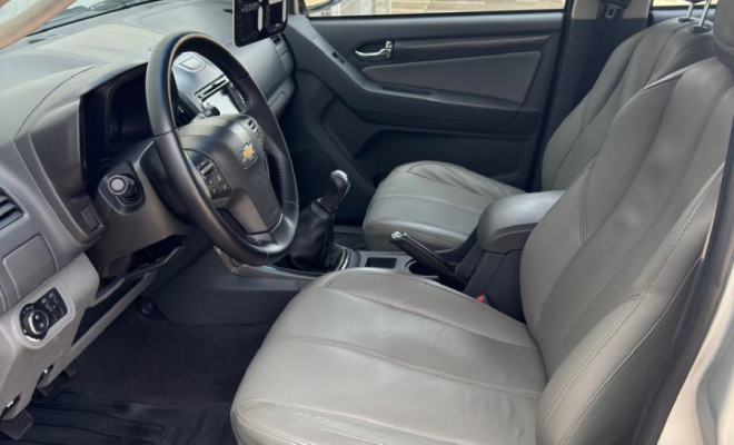 S10 LTZ 2.4 4x2 CD 2014 – A picape confiável e completa para suas necessidades diárias!-7