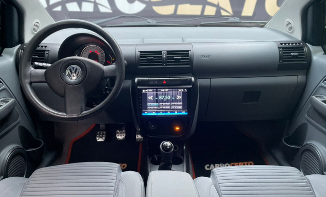VW - VolksWagen SPACEFOX 1.6 2010 Flex ótimo espaço baixo custo manutenção-4