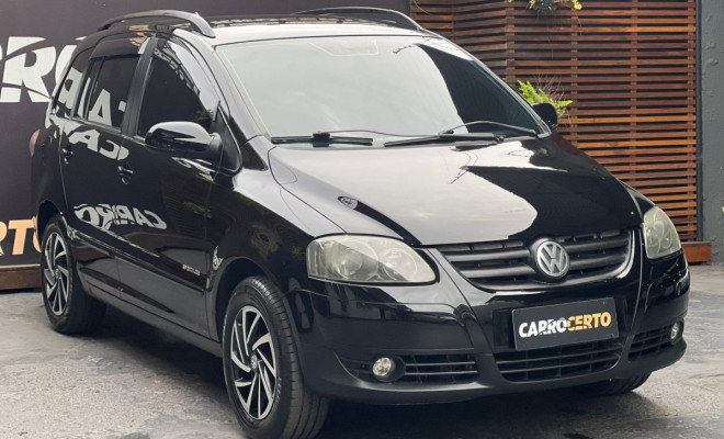VW - VolksWagen SPACEFOX 1.6 2010 Flex ótimo espaço baixo custo manutenção-1