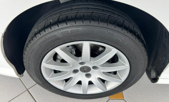 Peugeot 308 Active 1.6 Flex 16V 5p mec. 2013 Flex-11