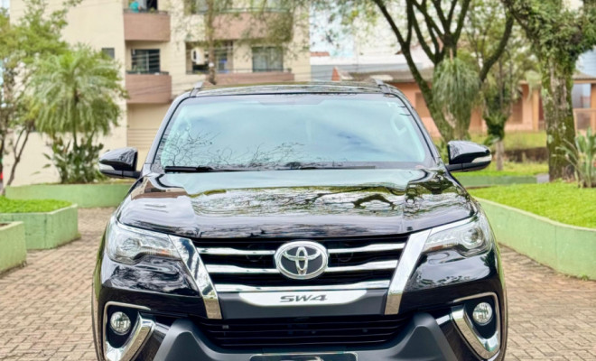 Toyota Hilux SW4 SRX 4x4 2.8 TDI 16V Dies. Aut. 2017 Diesel-1