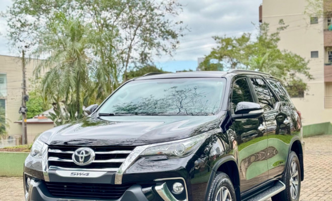 Toyota Hilux SW4 SRX 4x4 2.8 TDI 16V Dies. Aut. 2017 Diesel-0