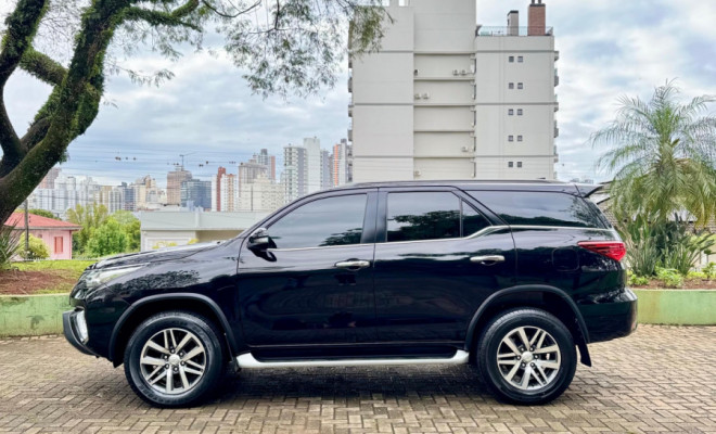 Toyota Hilux SW4 SRX 4x4 2.8 TDI 16V Dies. Aut. 2017 Diesel-10