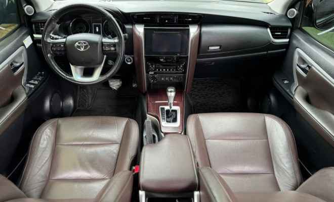 Toyota Hilux SW4 SRX 4x4 2.8 TDI 16V Dies. Aut. 2017 Diesel-4