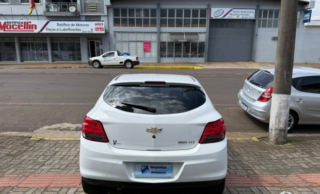 GM - Chevrolet ONIX HATCH LTZ 1.4 8V FlexPower 5p Mec. 2015 Flex-4