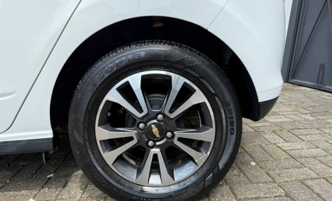 GM - Chevrolet ONIX HATCH LTZ 1.4 8V FlexPower 5p Mec. 2015 Flex-8