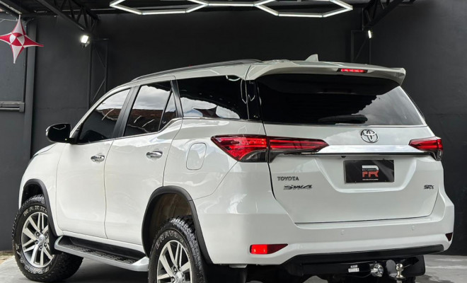 Toyota Hilux SW4 SRX 4x4 2.8 TDI 16V Dies. Aut. 2017 Diesel-4