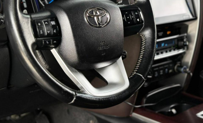 Toyota Hilux SW4 SRX 4x4 2.8 TDI 16V Dies. Aut. 2017 Diesel-11