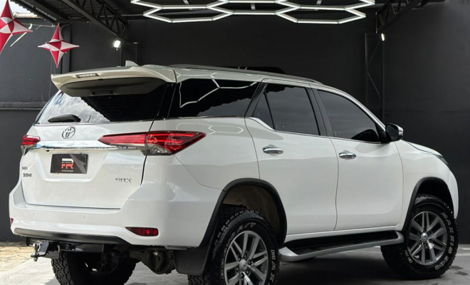 Toyota Hilux SW4 SRX 4x4 2.8 TDI 16V Dies. Aut. 2017 Diesel-2