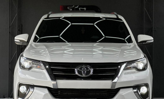 Toyota Hilux SW4 SRX 4x4 2.8 TDI 16V Dies. Aut. 2017 Diesel