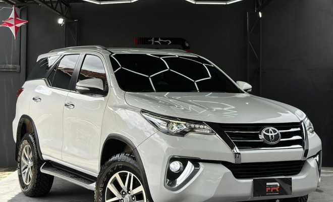 Toyota Hilux SW4 SRX 4x4 2.8 TDI 16V Dies. Aut. 2017 Diesel-3